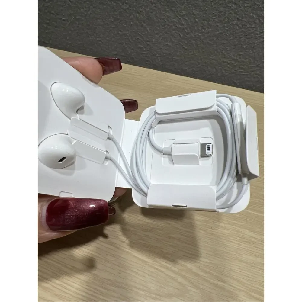 Lot 2 Apple OEM Wired Stereo Earphones Mic Remote 3.5mm iPod iPhone 3 4 5 6 NIB